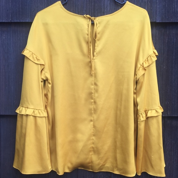 Gold long sleeved shirt - Picture 2 of 3